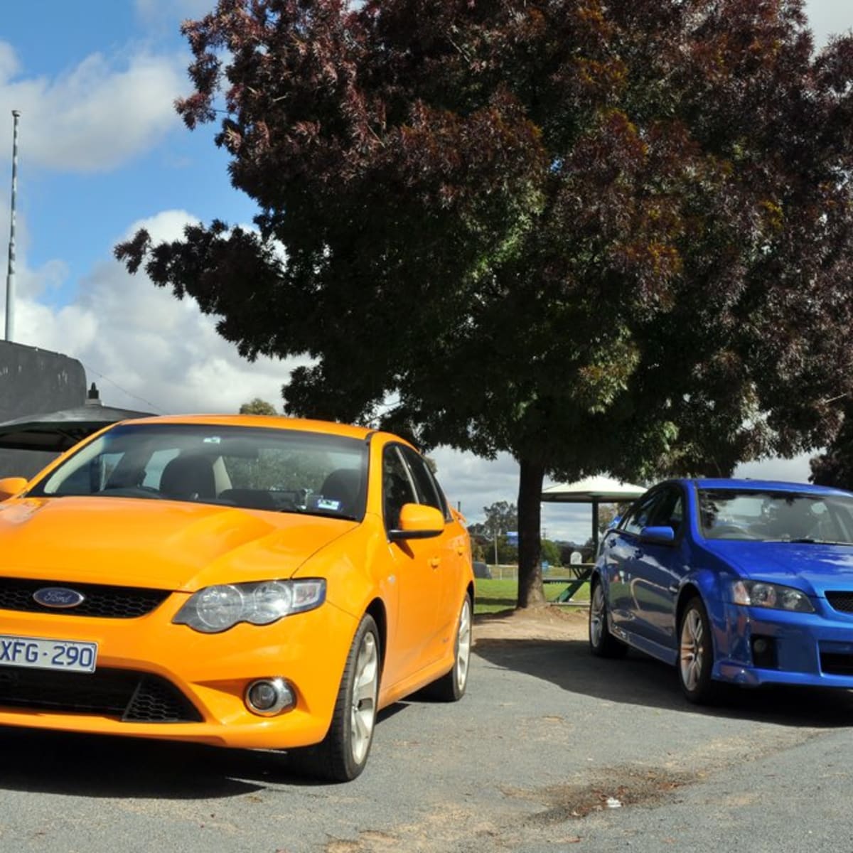 Ford Falcon Xr8 Vs Holden Commodore Ss Caradvice