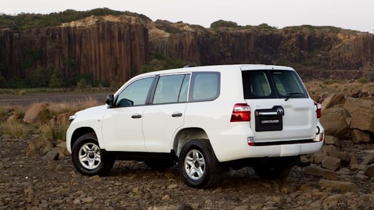 Toyota Landcruiser Gx On Sale In Australia Cheaper Diesel Now 77 990 Caradvice