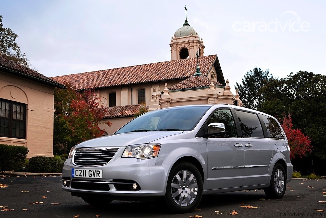 chrysler voyager 2011 review